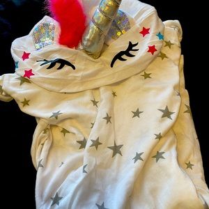 NWT ladies junior size xl hooded unicorn tee!!